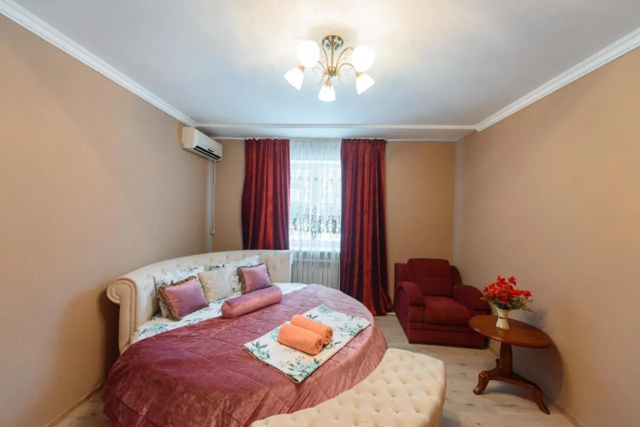 Apartmán 2-Ком Кв В Жк Куат На Абая-Масанчи 1Этаж Almaty